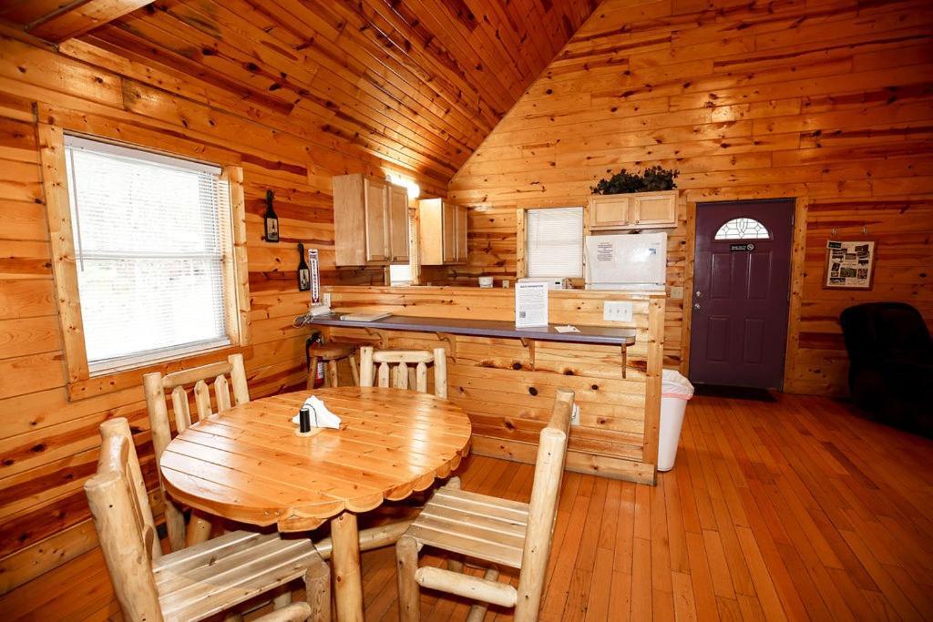 The Cabins At Pine Haven - Beckley Beaver Esterno foto