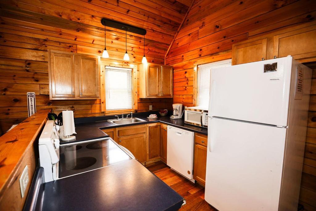 The Cabins At Pine Haven - Beckley Beaver Esterno foto